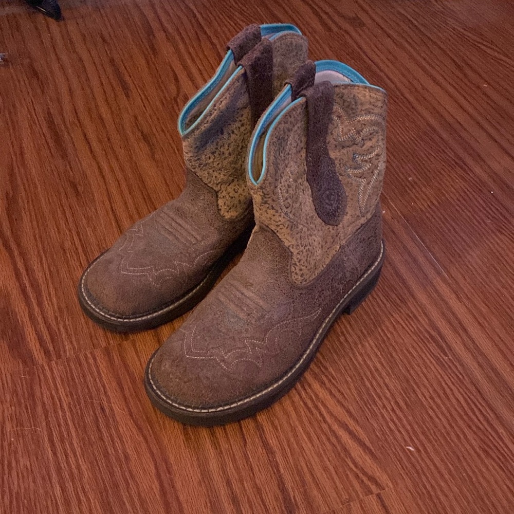 Ariat cowboy boots. Brown, tan, and light blue lining on top. Size 6 1/2.